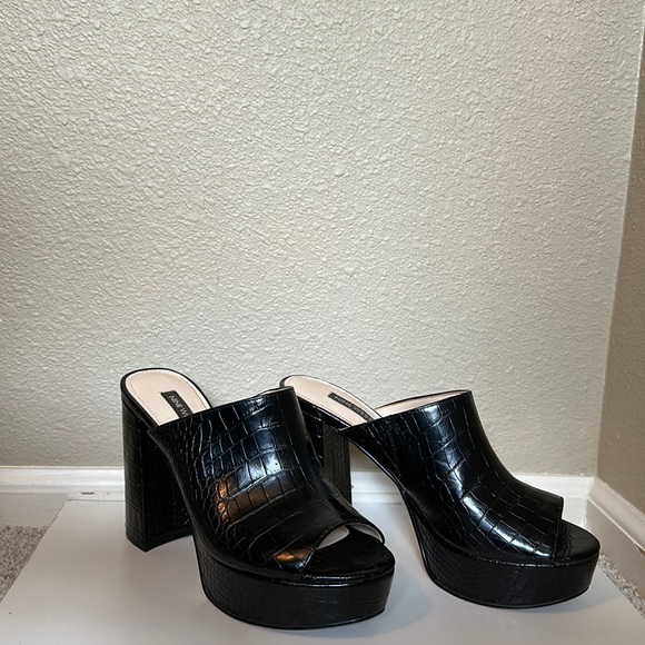 Nine West Platform Crocodile Print Peep-Toe Heels - Picture 1 of 4